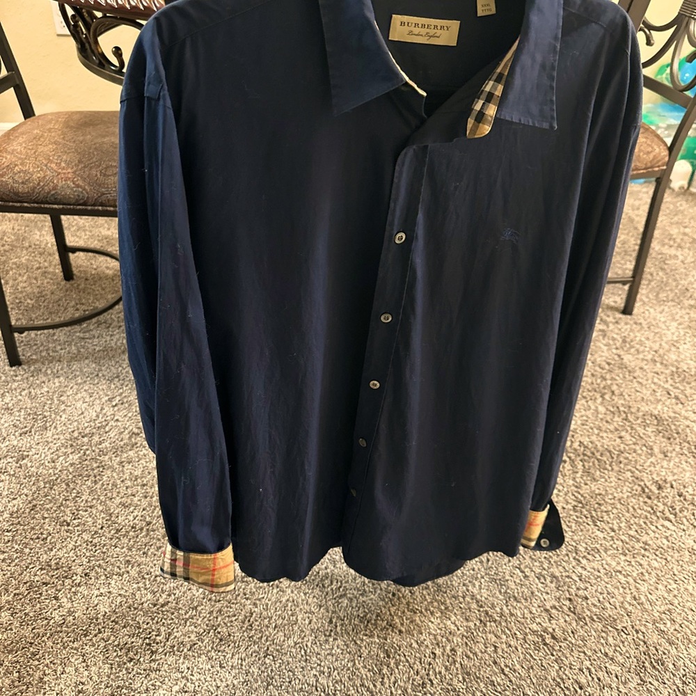 Burberry xxl fits more like large - X-Large authentic
